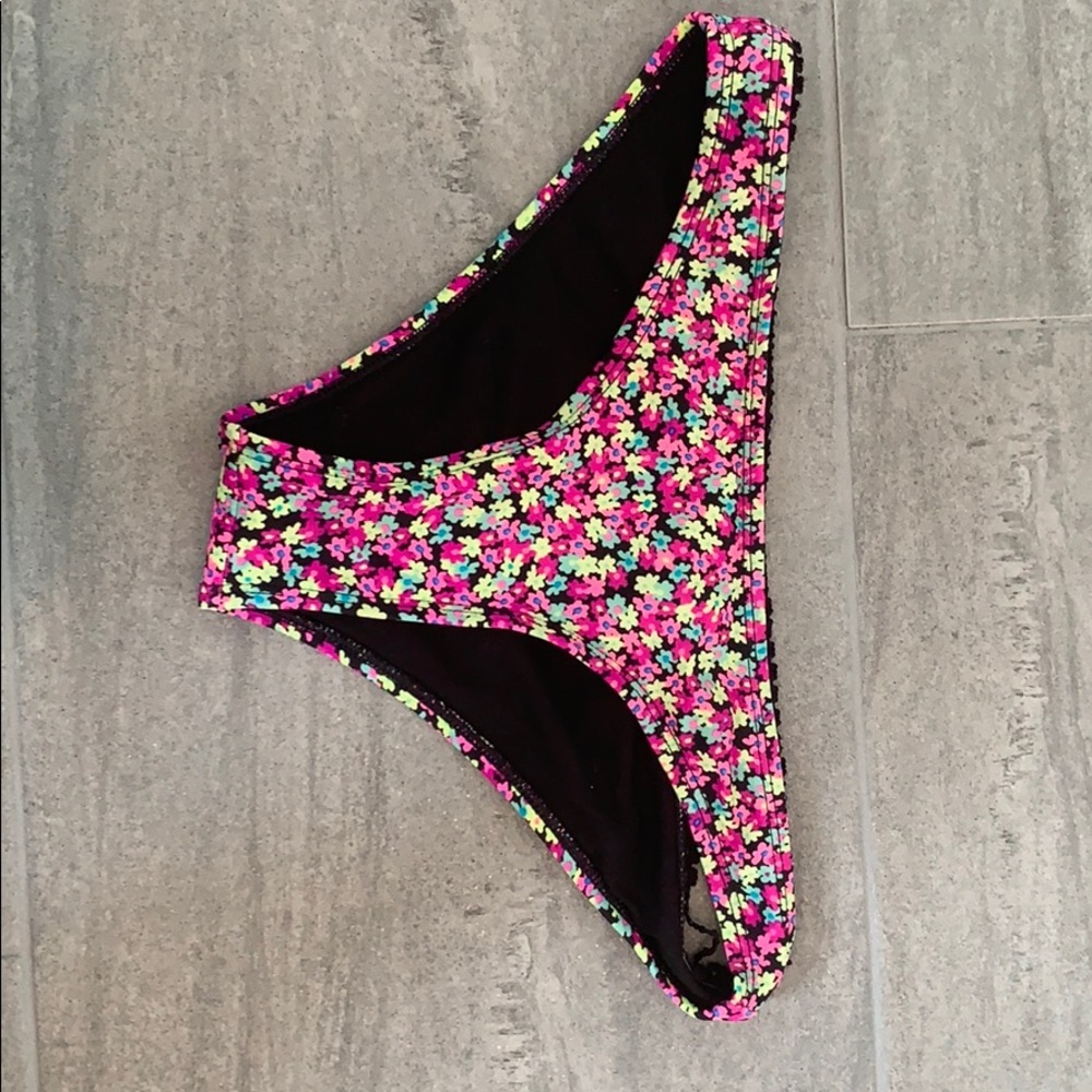 Swim suit bottoms